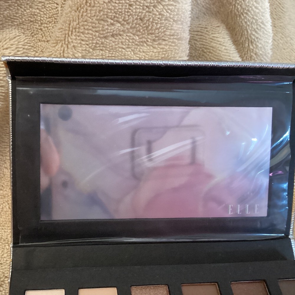 NEW Elle Eyeshadow Eye Shadow Palette with Mirror - Picture 4 of 6